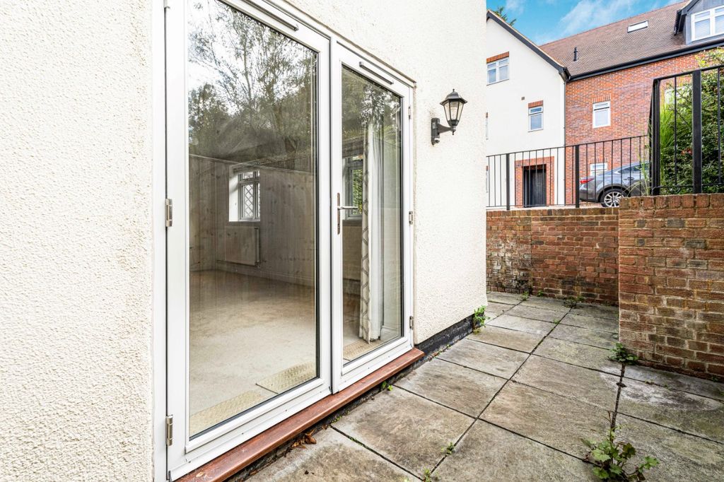 Additional image 12 of 2 bed flat for saleArden Grove, Harpenden AL5
