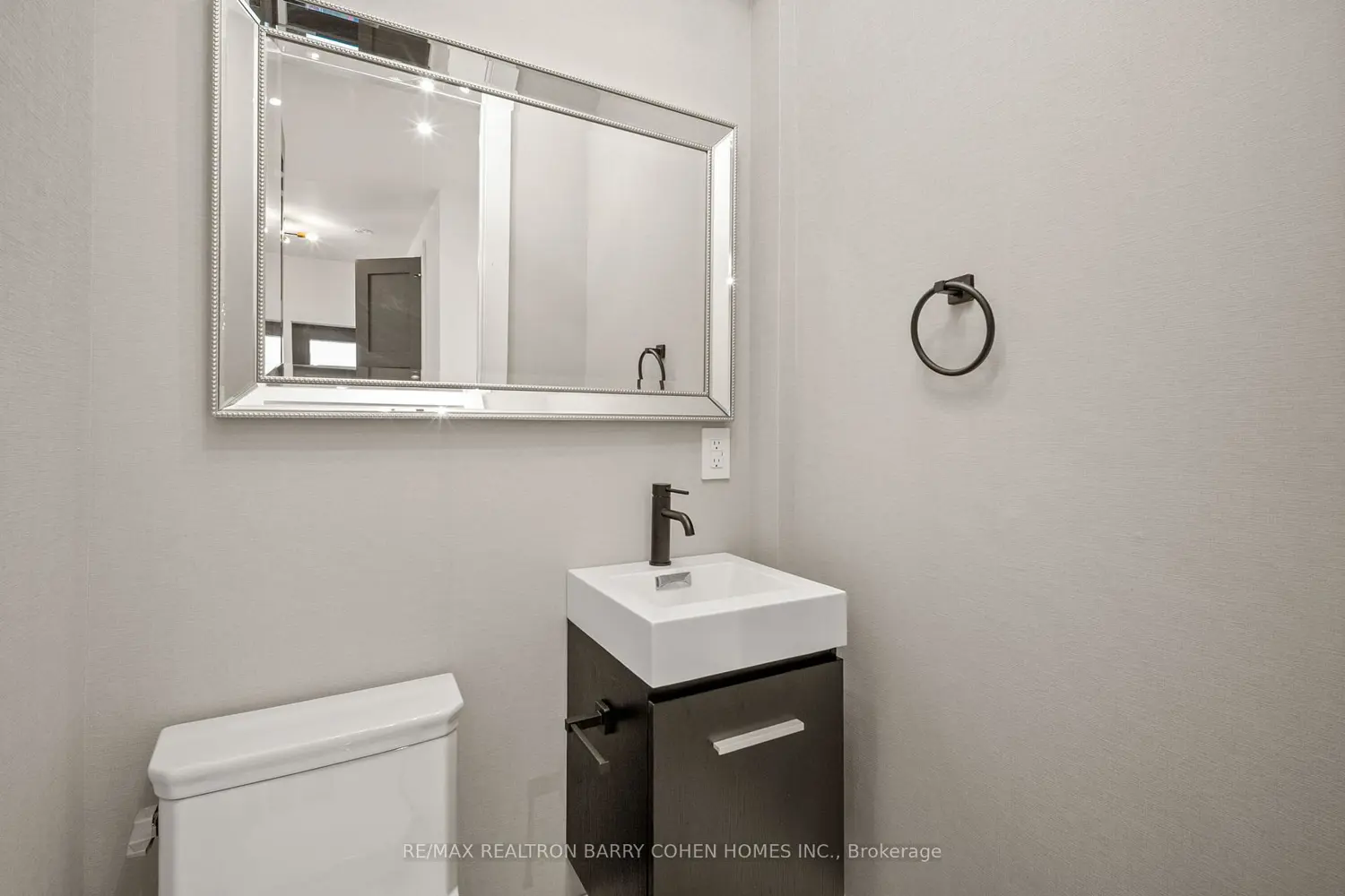 Additional image 20 of 231 Macpherson Avenue