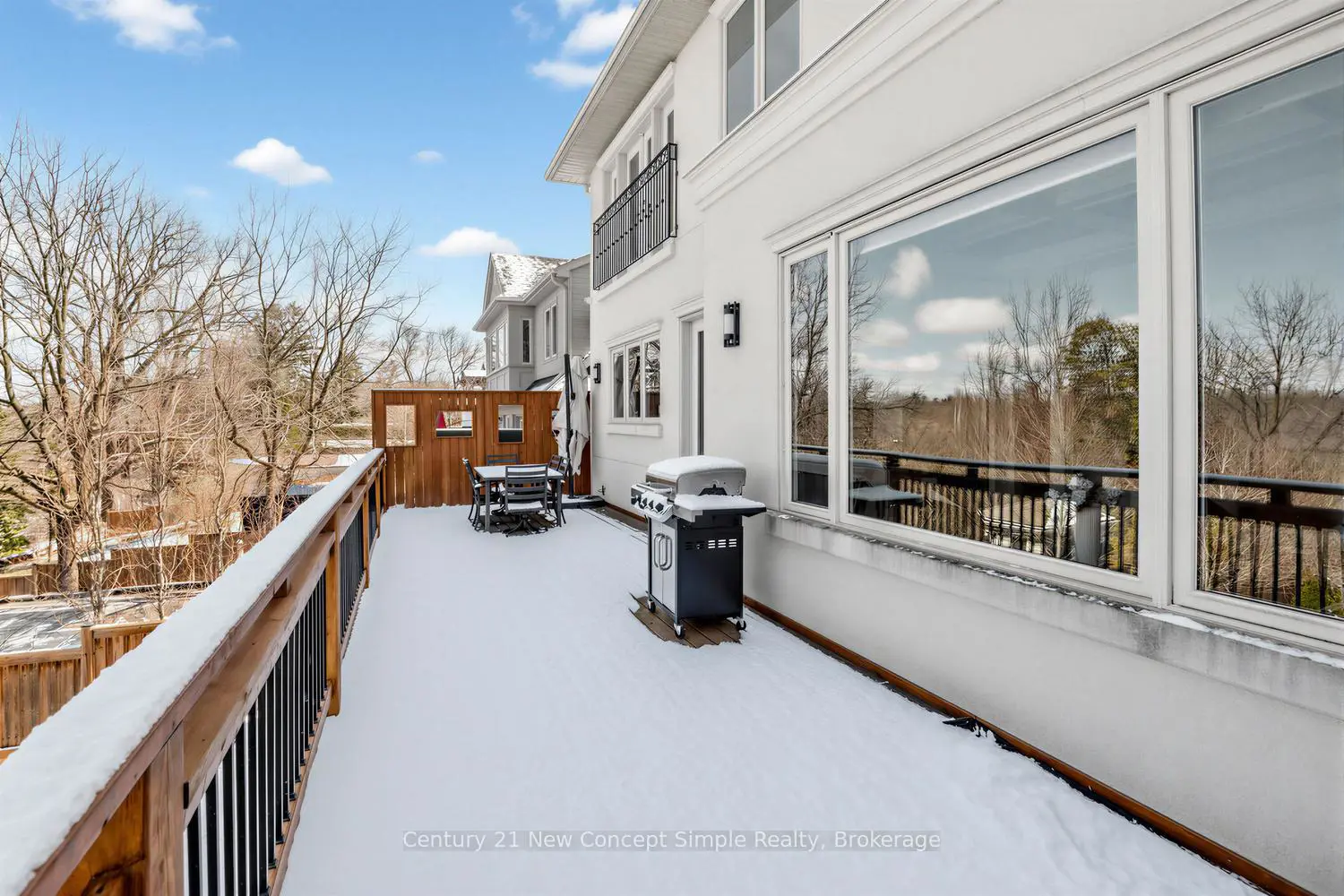 24 Rouge Street photo 4