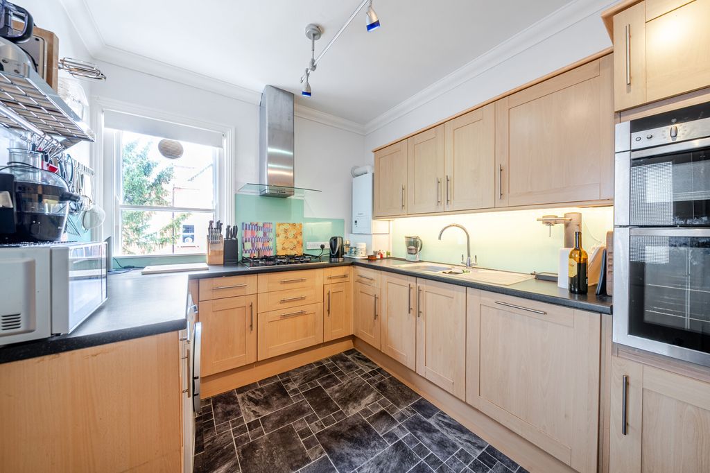 Additional image 5 of 3 bed flat for sale19 Salisbury Avenue, Harpenden AL5