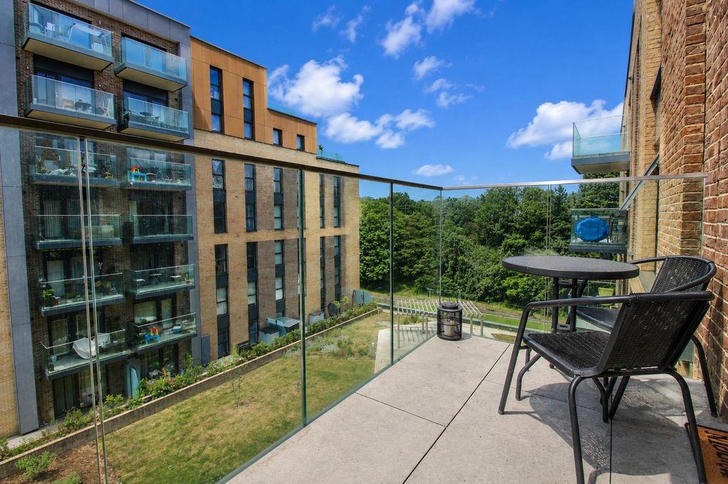 2 bed flat for saleAustin House, Edinburgh Gate, Harlow CM20