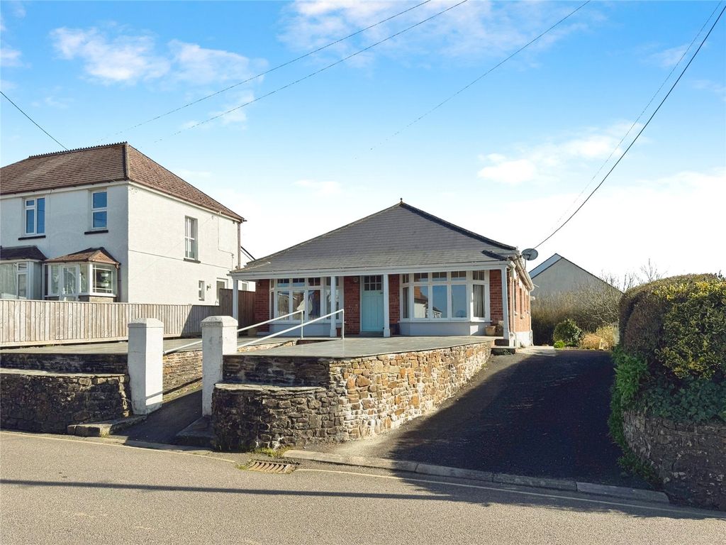 3 bed bungalow for saleBodmin Street, Holsworthy, Devon EX22