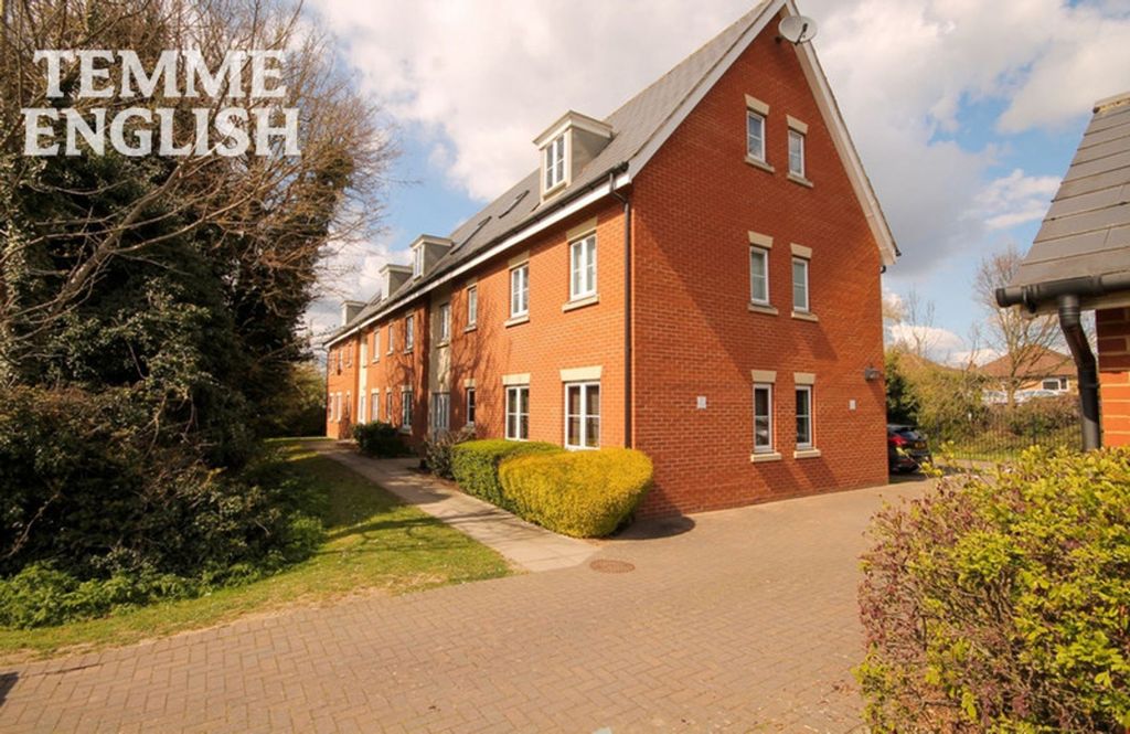 2 bed flat for saleTemple Way, Rayleigh SS6