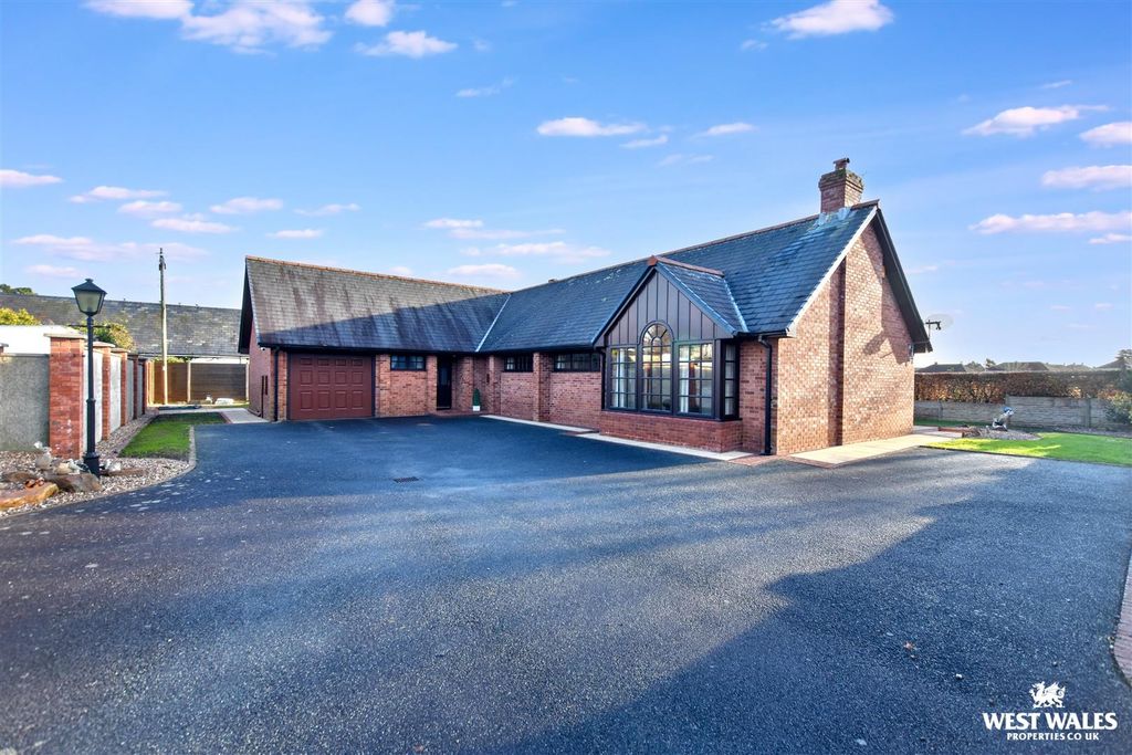 3 bed detached bungalow for saleSt. Thomas Green, Haverfordwest SA61