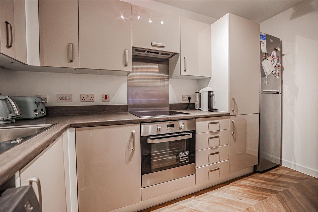 Additional image 7 of 2 bed flat for saleFrogmore Road, Hemel Hempstead HP3