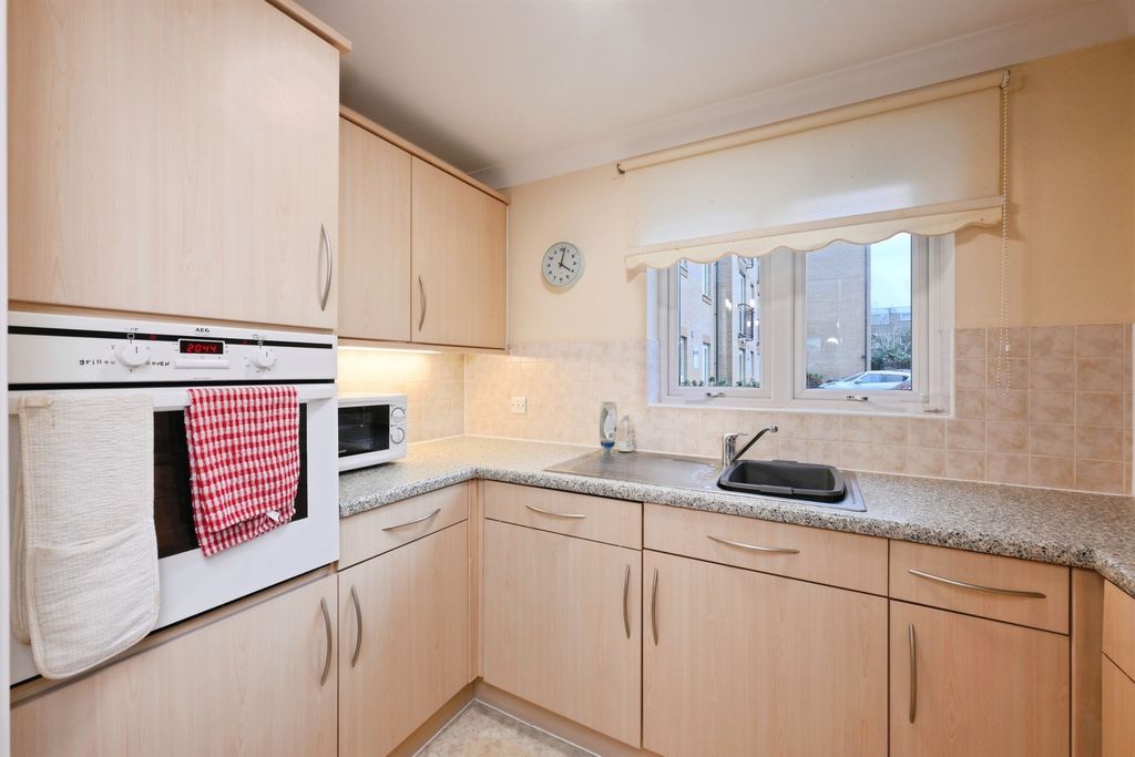 Additional image 7 of 2 bed flat for saleBrocket Road, Hoddesdon EN11