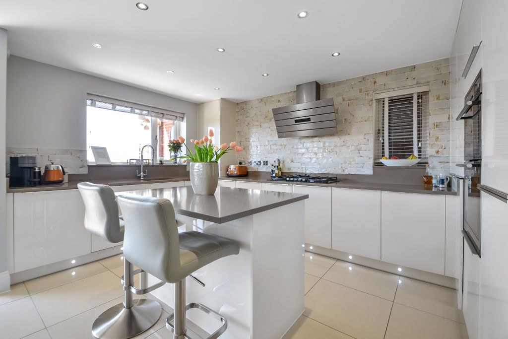 Additional image 3 of 5 bed detached house for saleBedhampton, Hampshire PO9