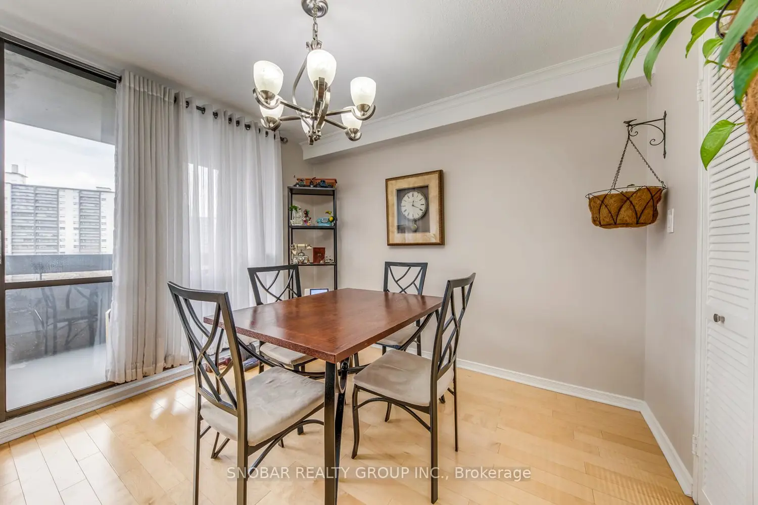 11 Wincott Drive 810 photo 4