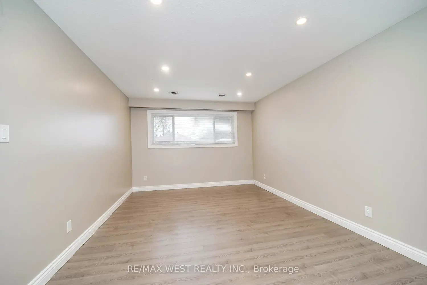 361 Dwight Avenue photo 4