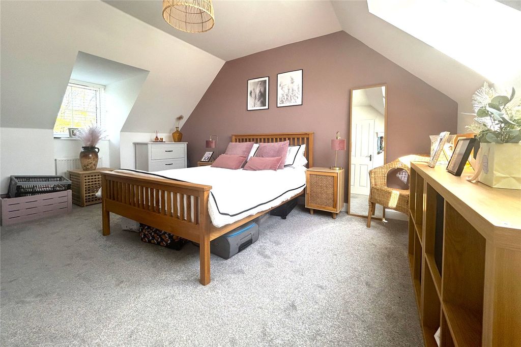Additional image 20 of 5 bed detached house for saleViney Close, Hook, Hampshire RG27