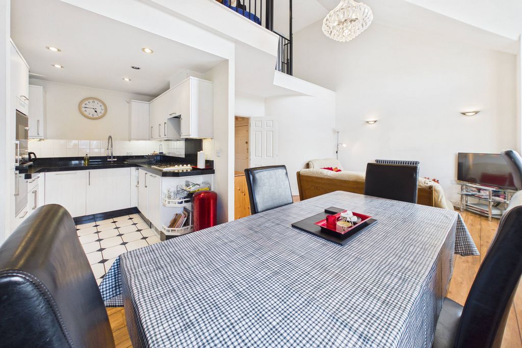 Additional image 7 of 3 bed flat for saleStephenson Wharf, Hemel Hempstead HP3