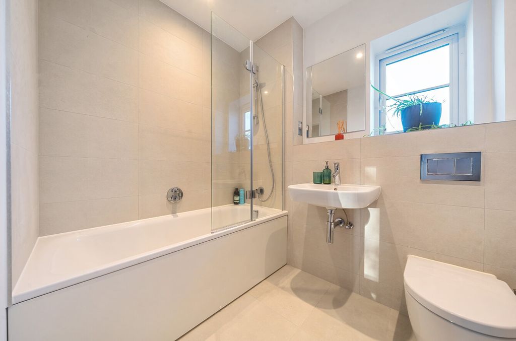 Additional image 8 of 2 bed flat for saleAspen Road, High Wycombe, Buckinghamshire HP10