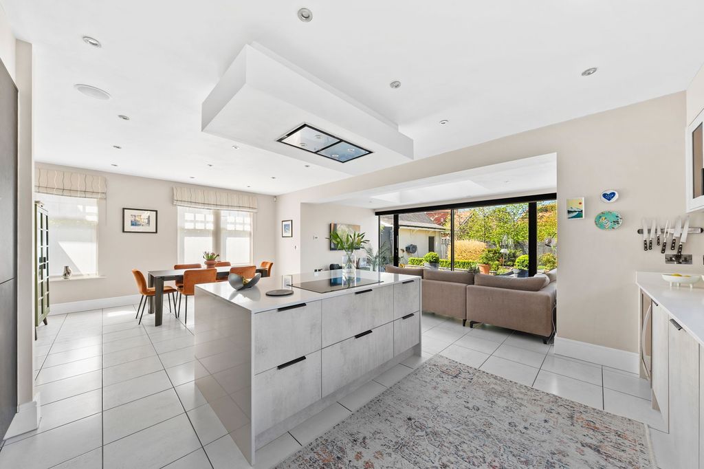 Additional image 8 of 5 bed detached house for saleSussex Avenue, Harrogate HG1