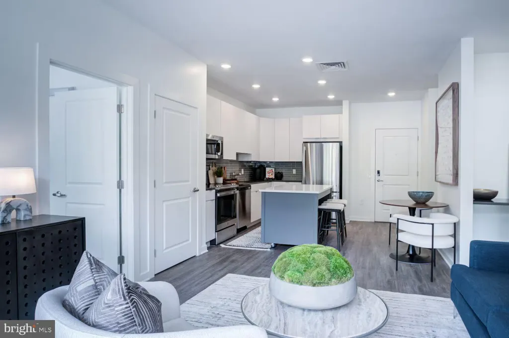 Additional image 4 of 503-29 N Columbus Boulevard Unit TOWNHOUSE + DEN Unit TOWNHOUSE, Philadelphia, PA 19123
