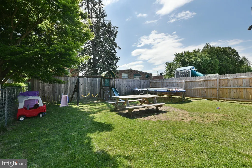9747 Hoff Street, Philadelphia, PA 19115
