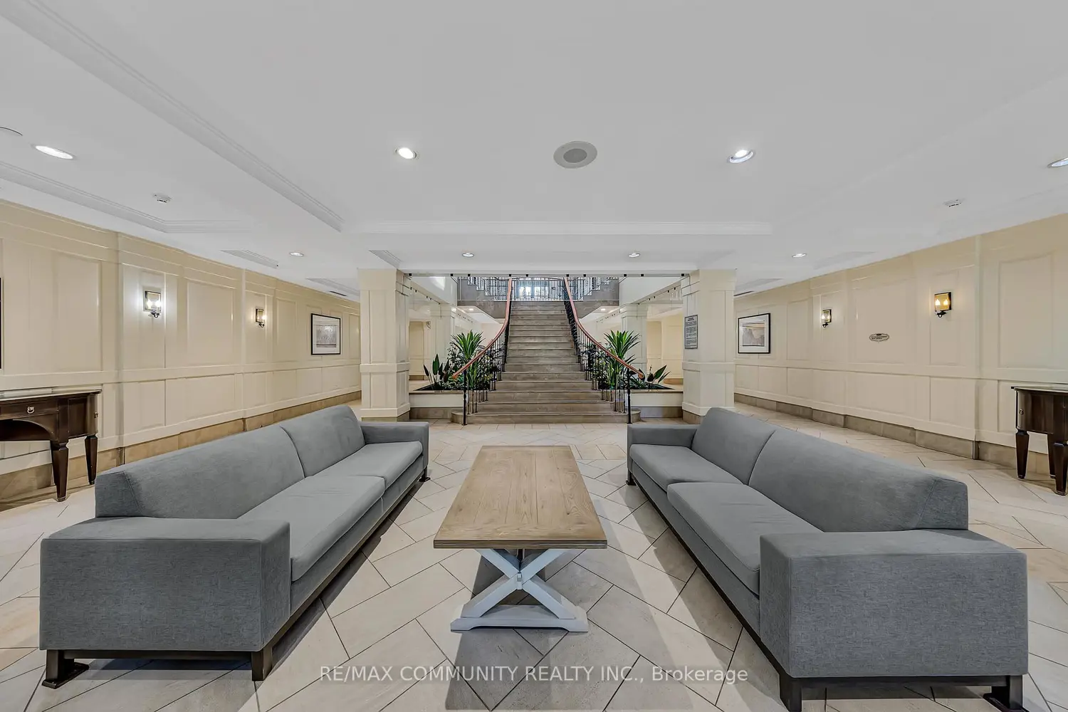 710 Humberwood Boulevard 2808 photo 3