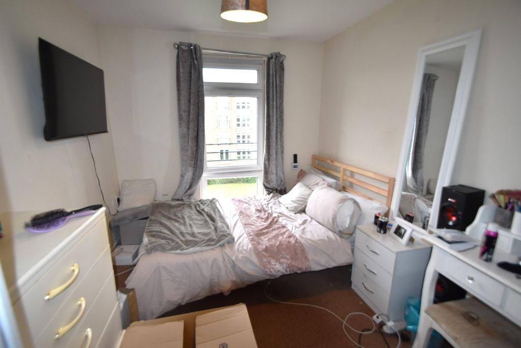 Additional image 7 of 2 bed flat for sale11 Little Hackets, Havant PO9