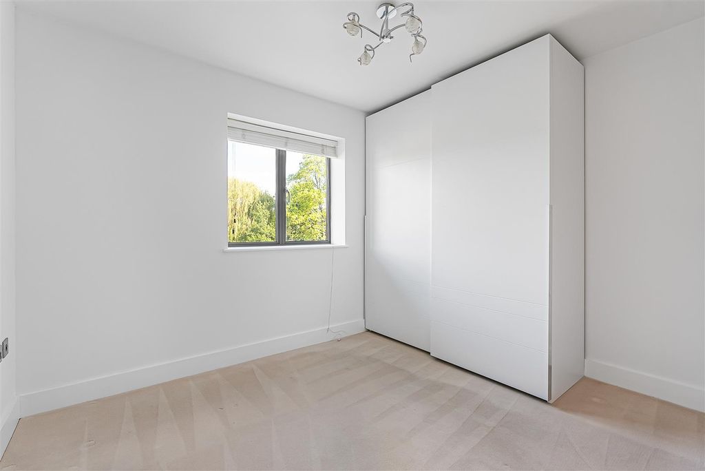 Additional image 13 of 2 bed flat for saleDolphin Yard, Maidenhead Street, Hertford SG14