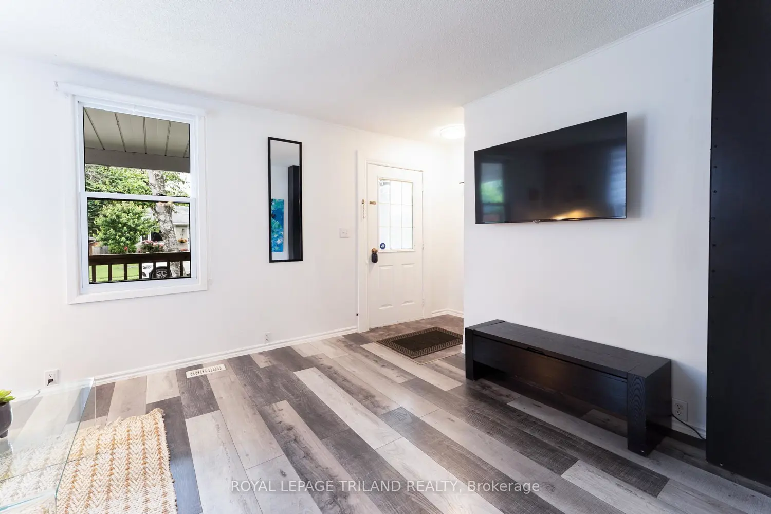 326 Smith Street photo 2