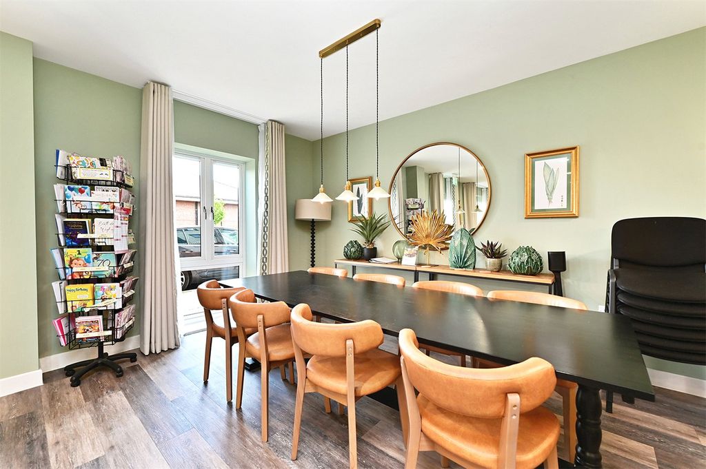 Additional image 13 of 1 bed flat for saleStation Road, Hook, Hampshire RG27