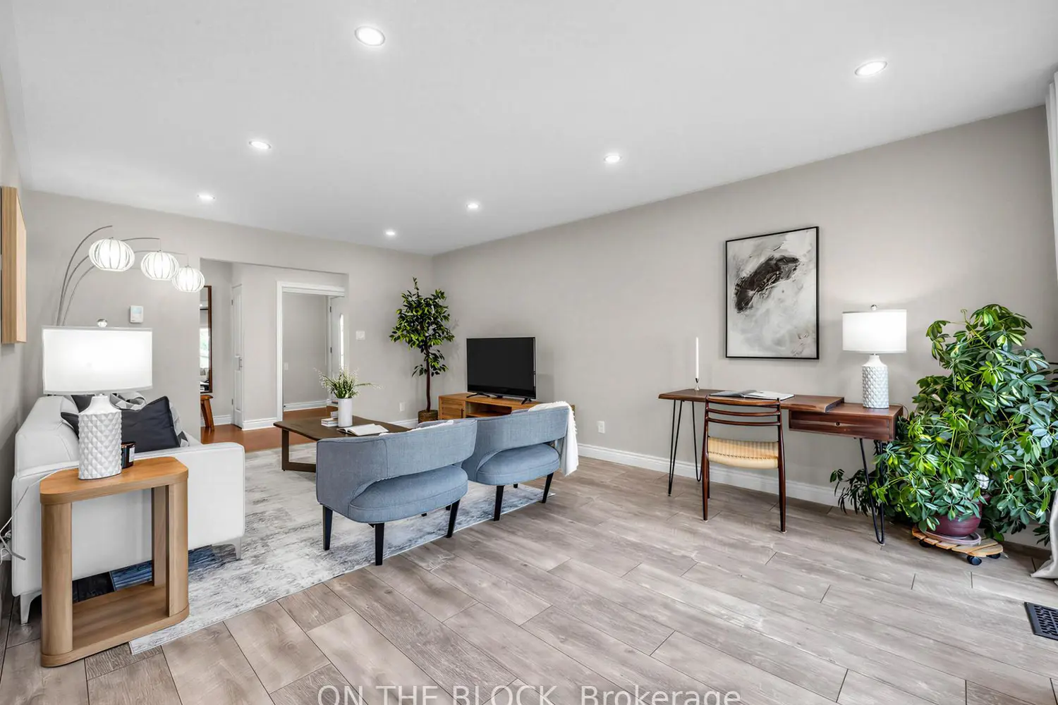 41 Eastlea Crescent photo 2