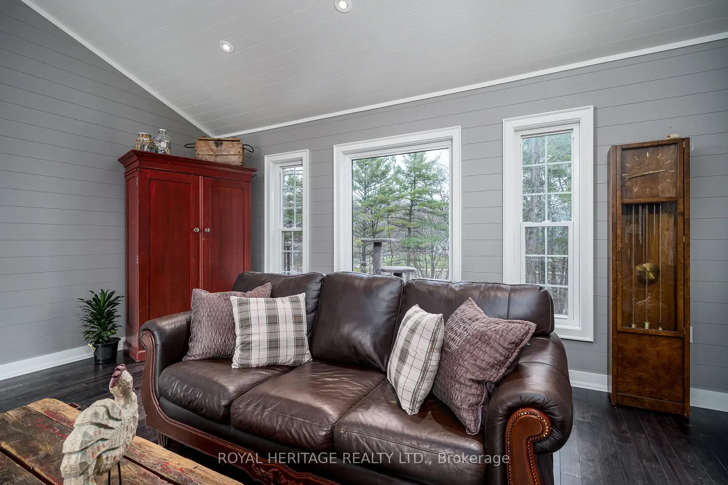 699 Cooper Road photo 4