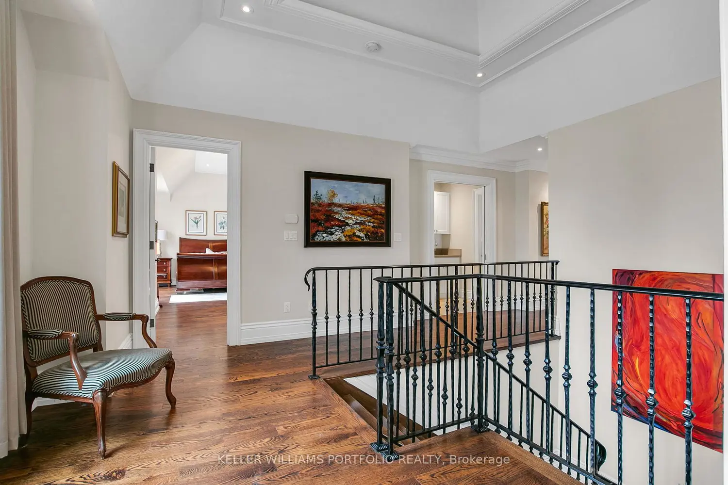 92 Pinetree Way photo 3