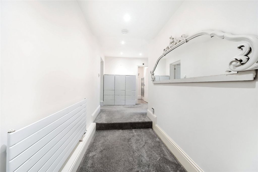 Additional image 9 of 1 bed flat for salePortsmouth Road, Hindhead, Surrey GU26