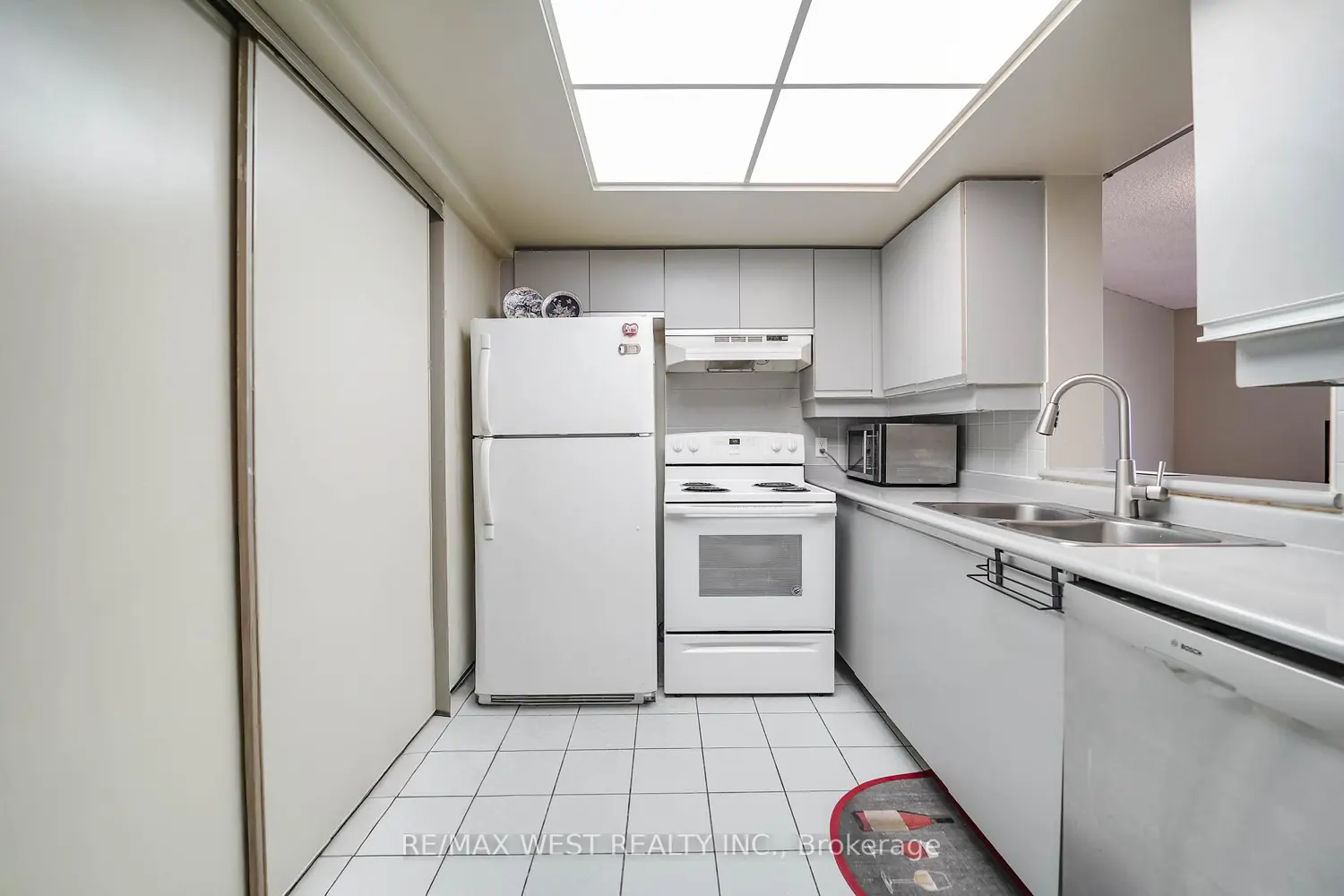 6 Humberline Drive 313 photo 4