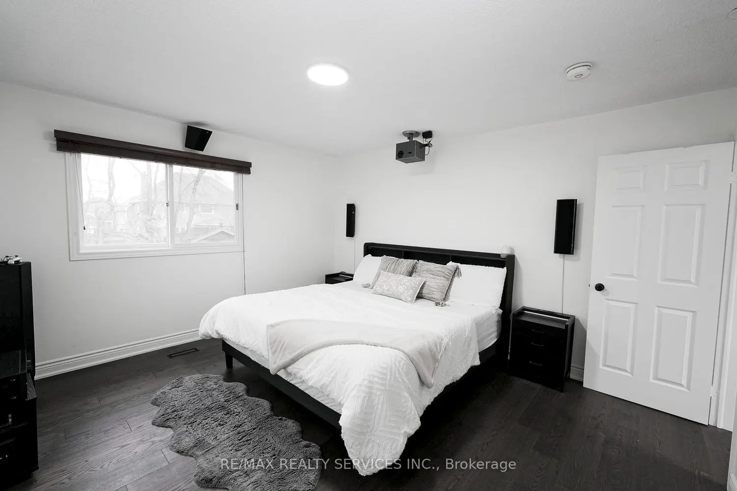 8 Yeoman Drive photo 2
