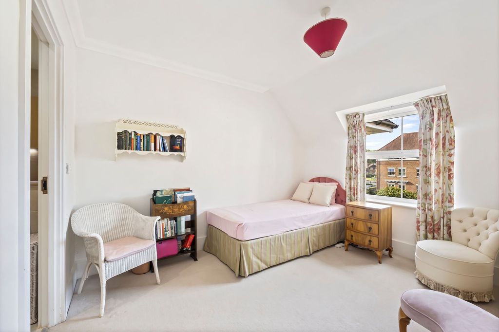 Additional image 10 of 2 bed flat for saleDurrants Drive, Faygate RH12
