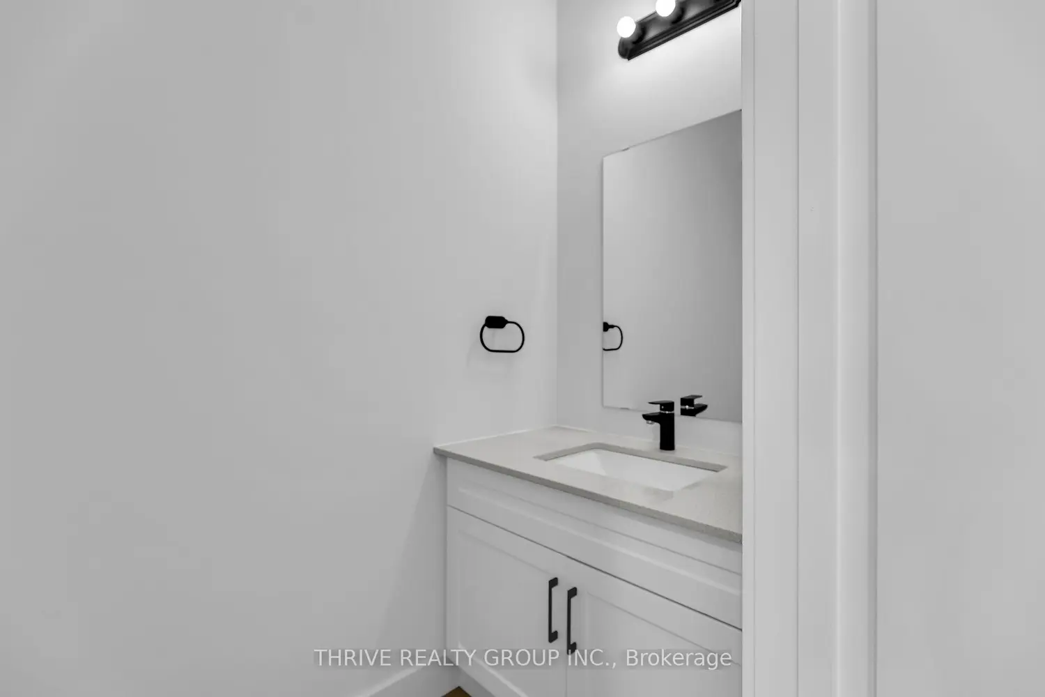 1595 Capri Crescent 72 photo 3