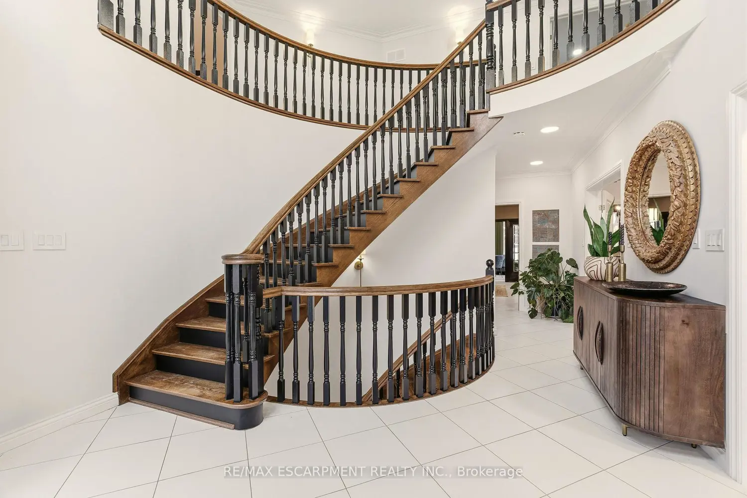 82 Maple Drive photo 3
