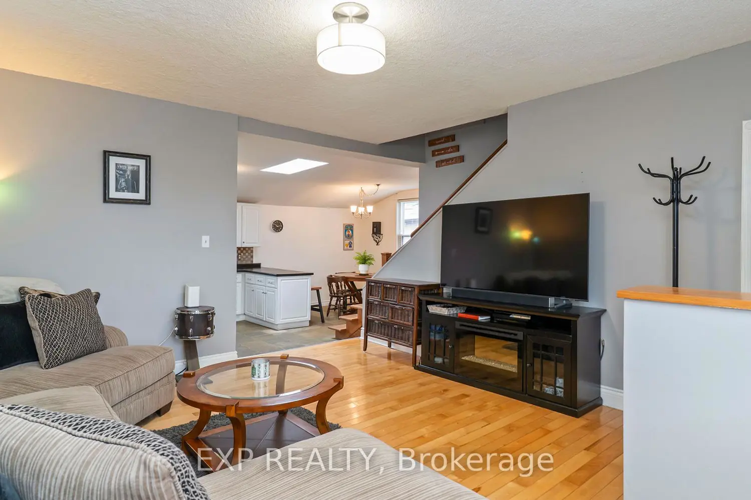 205 East Street photo 4
