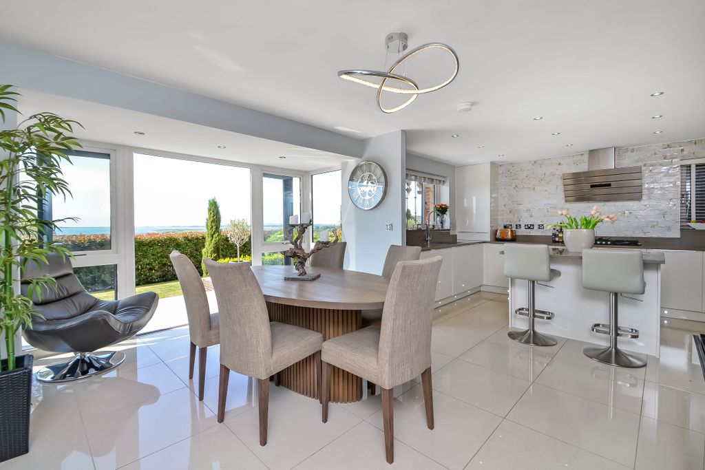 Additional image 4 of 5 bed detached house for saleBedhampton, Hampshire PO9
