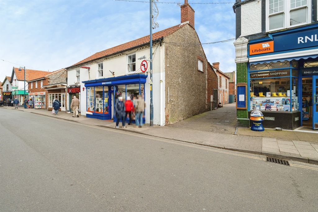 2 bed flat for saleHigh Street, Sheringham NR26