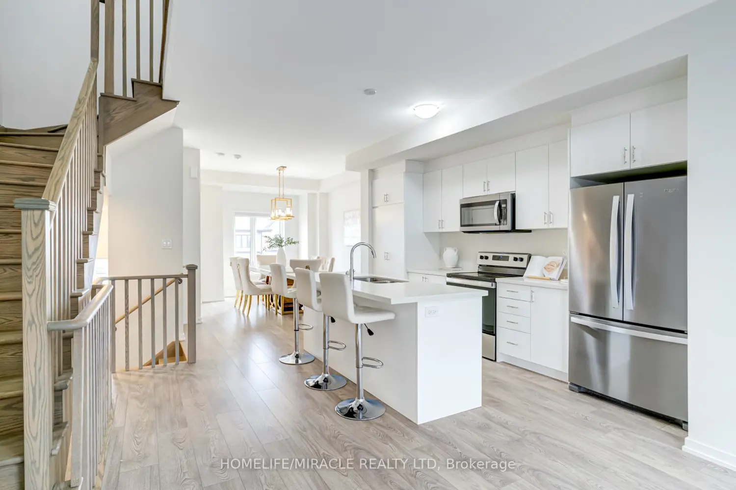 18 Queensland Crescent photo 4