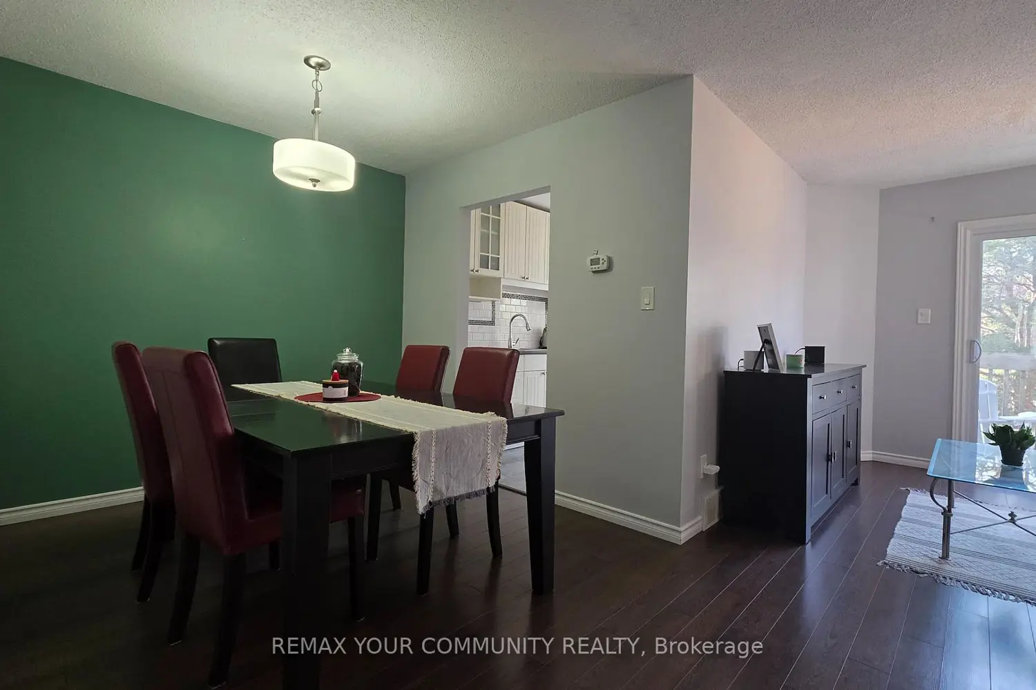 210 Highland Crescent 19 photo 3