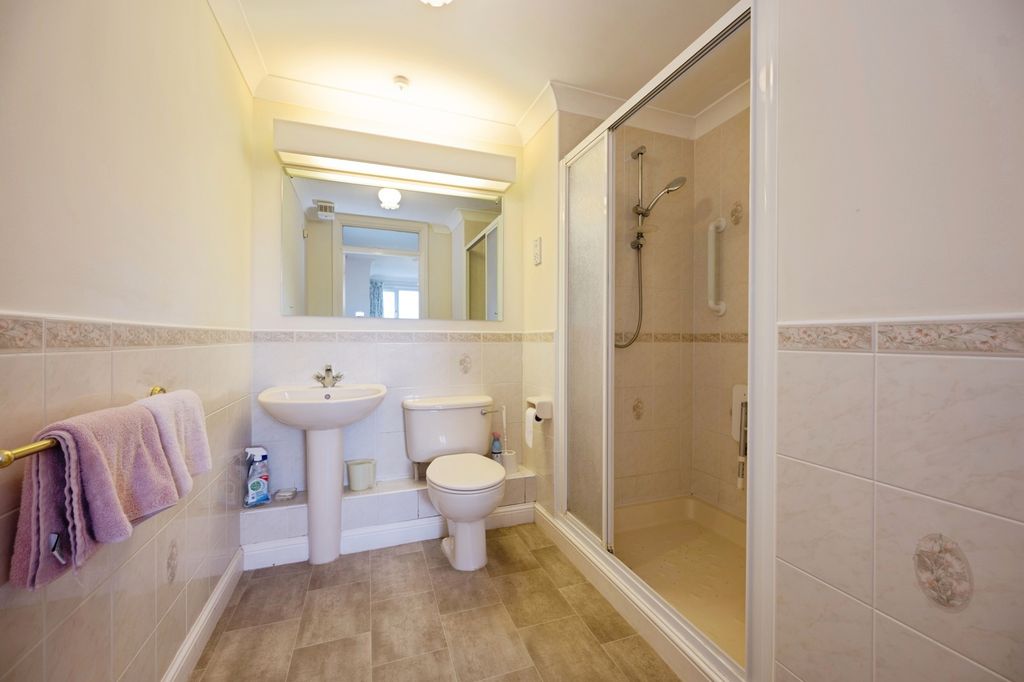 Additional image 5 of 2 bed flat for saleSea Front, Hayling Island, Hampshire PO11