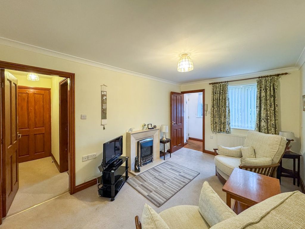 1 bed flat for saleMarsh Gardens, Honley, Holmfirth HD9 photo 2