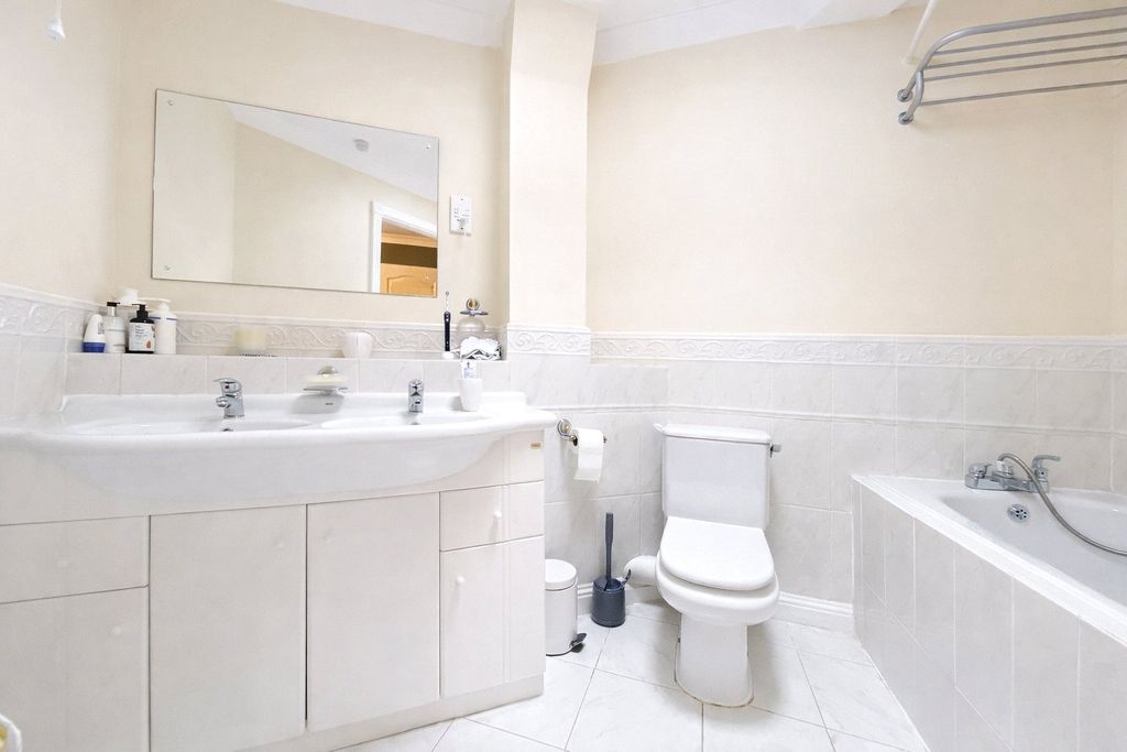 Additional image 8 of 2 bed flat for saleShottermill Park, Hindhead Road, Haslemere, Surrey GU27