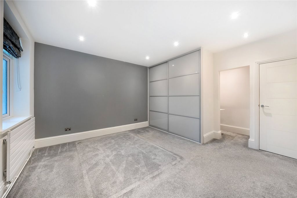 Additional image 6 of 1 bed flat for salePortsmouth Road, Hindhead, Surrey GU26