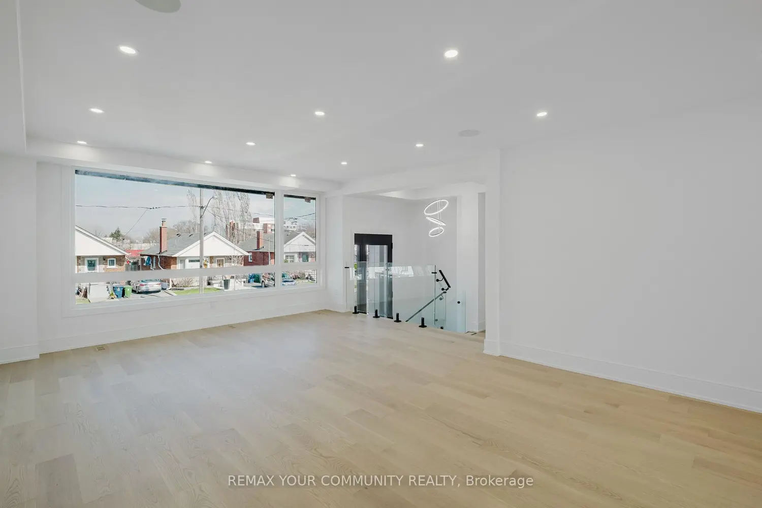 360 Woodmount Avenue photo 4
