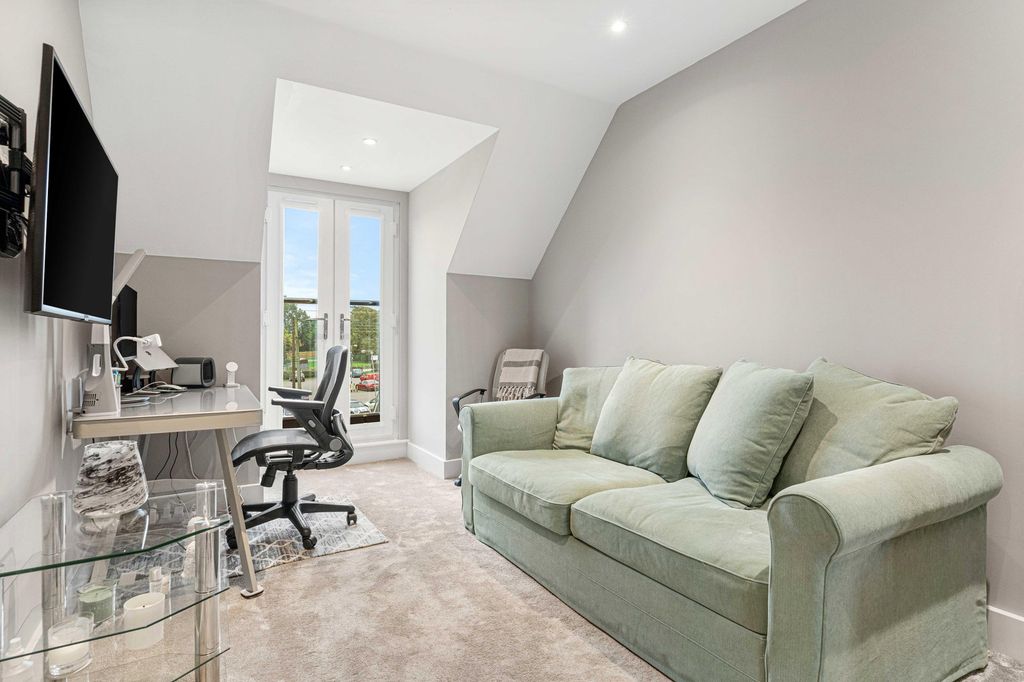 Additional image 16 of 2 bed flat for saleFerry Road, Hullbridge SS5