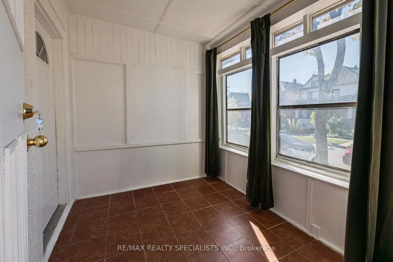 332 Elm Avenue photo 5