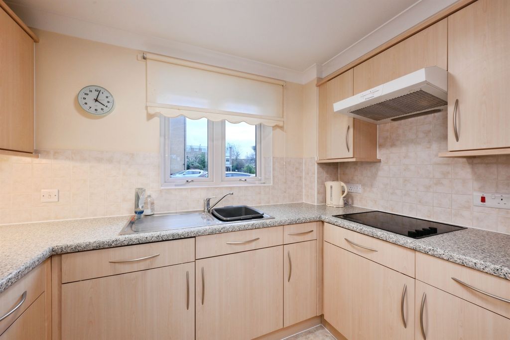 Additional image 8 of 2 bed flat for saleBrocket Road, Hoddesdon EN11