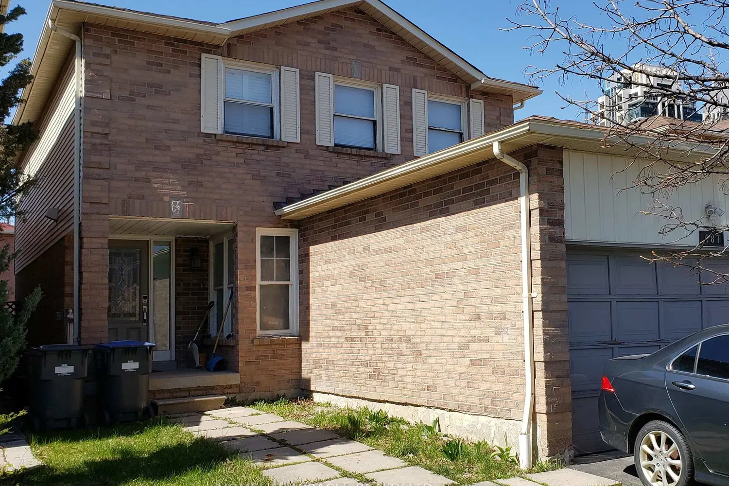 487 Wallenberg Crescent photo 3