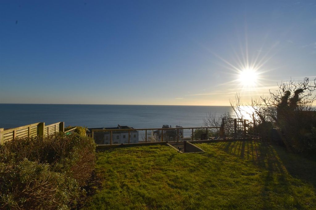 2 bed flat for saleWest Hill Road, St. Leonards-On-Sea TN38 photo 2