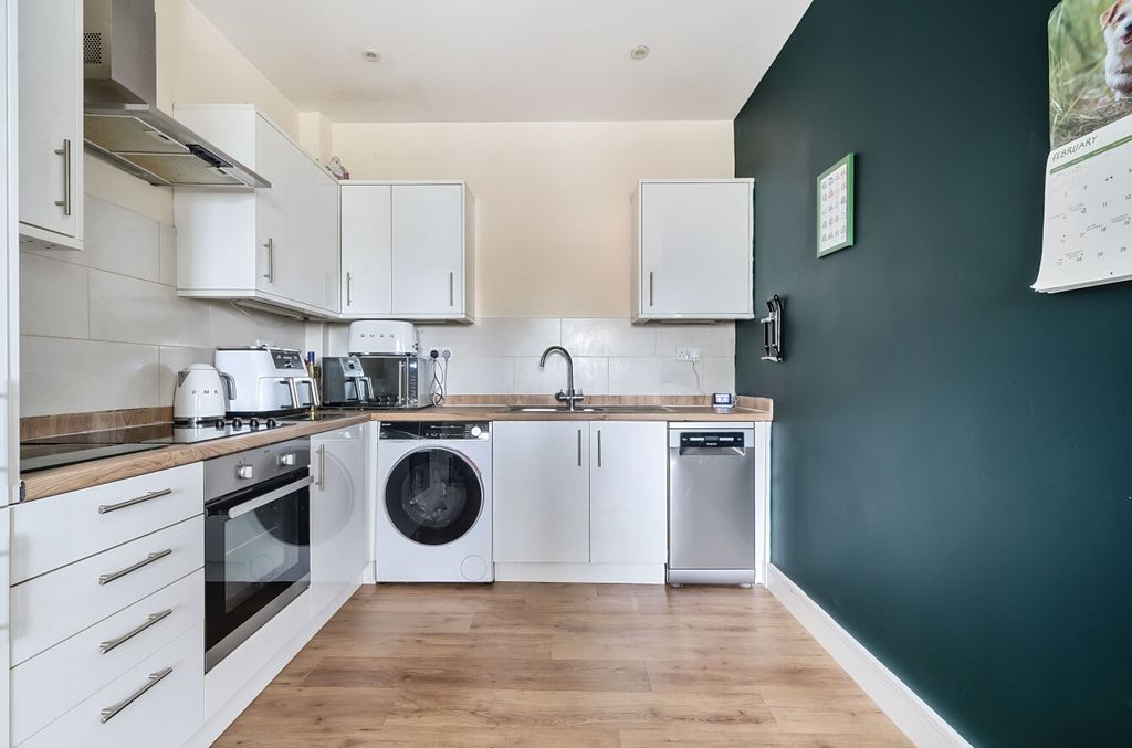 Additional image 3 of 1 bed flat for saleHindhead, Surrey GU26