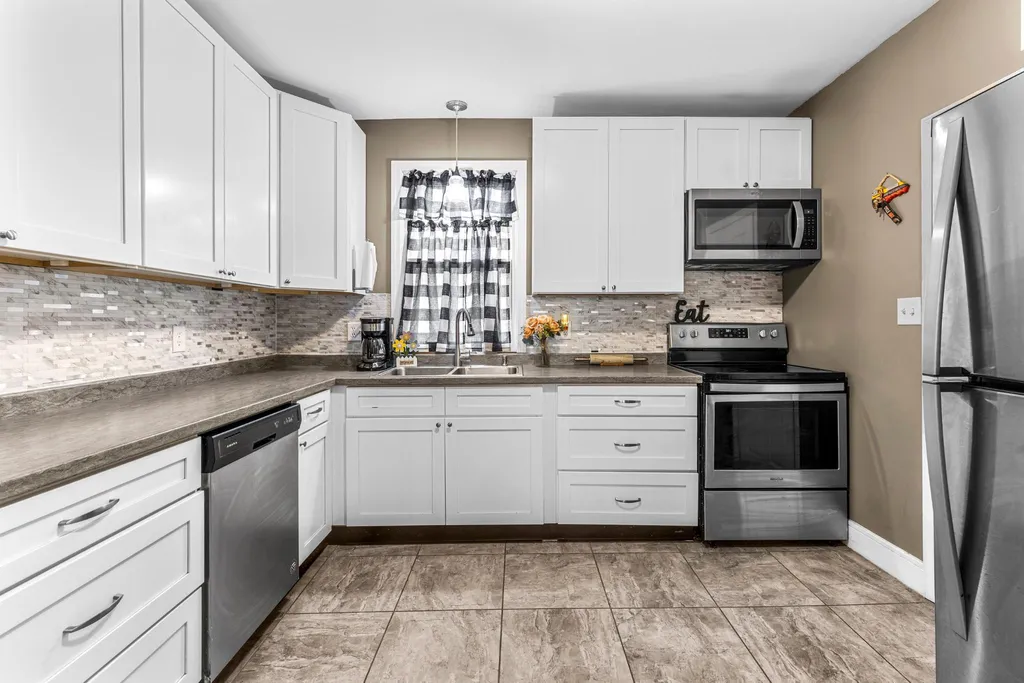 Additional image 9 of 250 E Jackson Street, New Holland, PA 17557